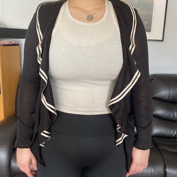 Classy Black Cover up - Picture 3 of 4